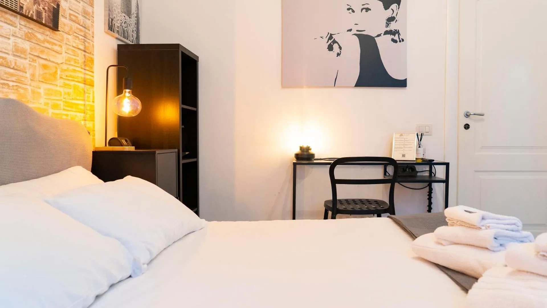 Salotto Piramide Bed & Breakfast Rome Italy