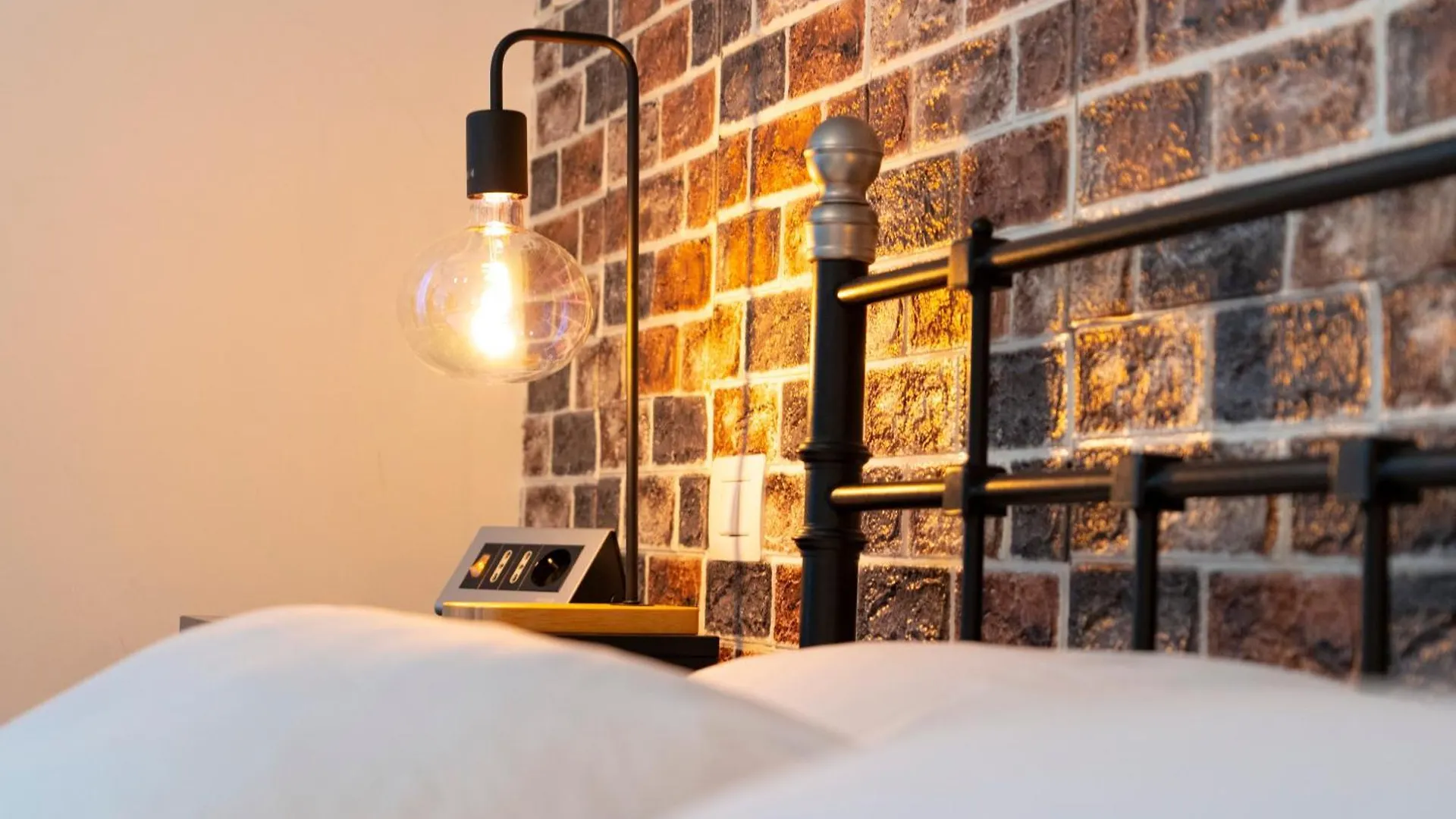 Salotto Piramide Bed & Breakfast Rome