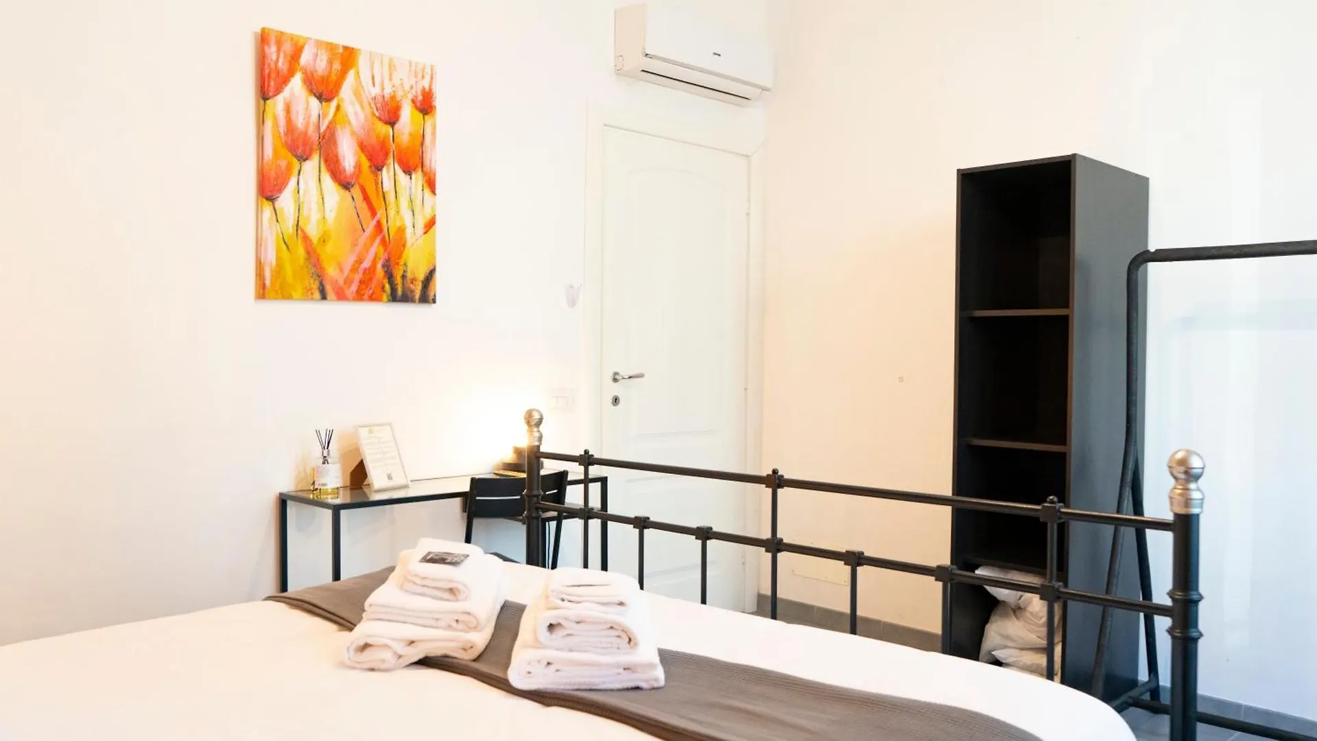 Salotto Piramide Bed and Breakfast Rom Italien