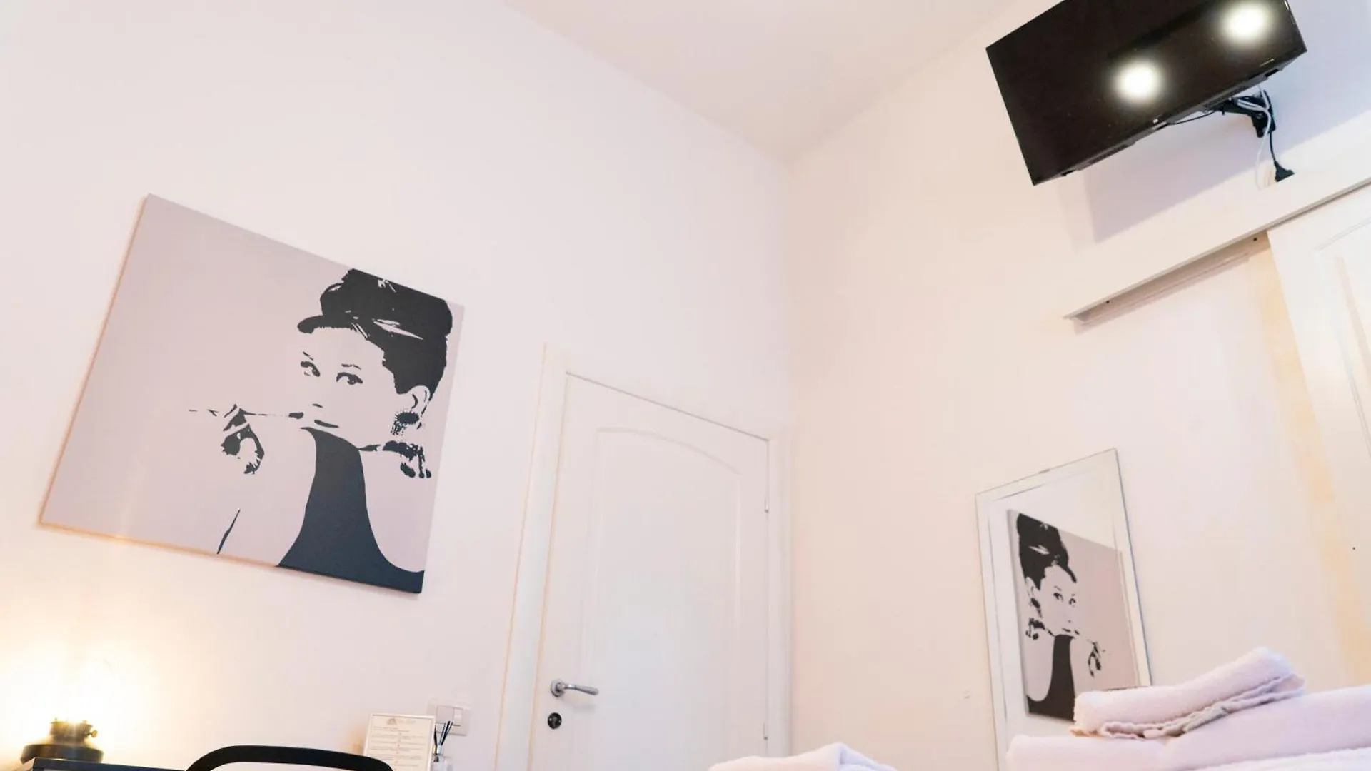 Salotto Piramide Bed & Breakfast Rome 3*,  Italy