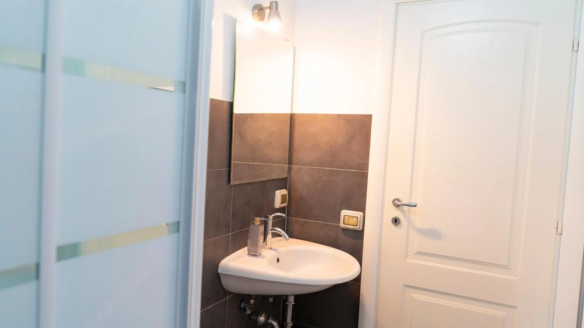 Salotto Piramide Bed & Breakfast Rome