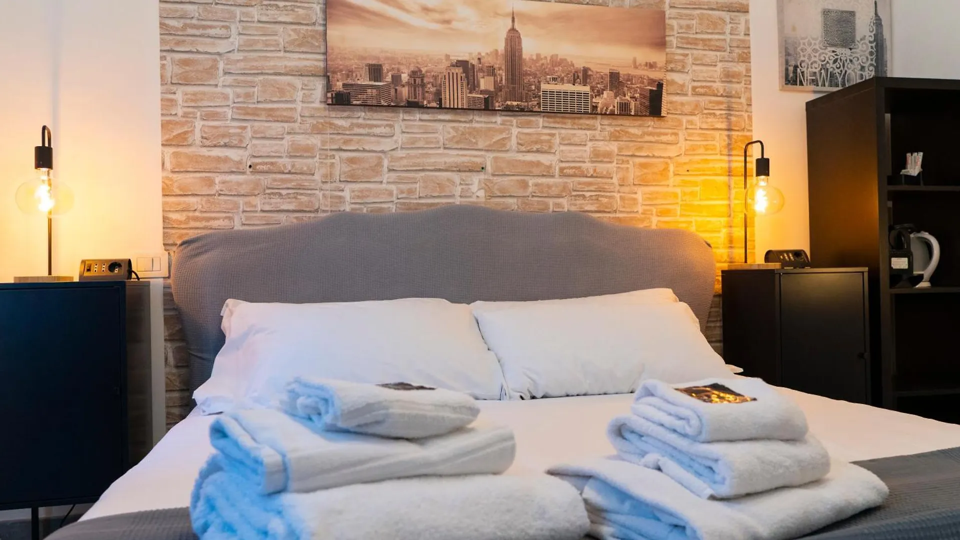 Salotto Piramide Bed & Breakfast Rome 3*,  Italy